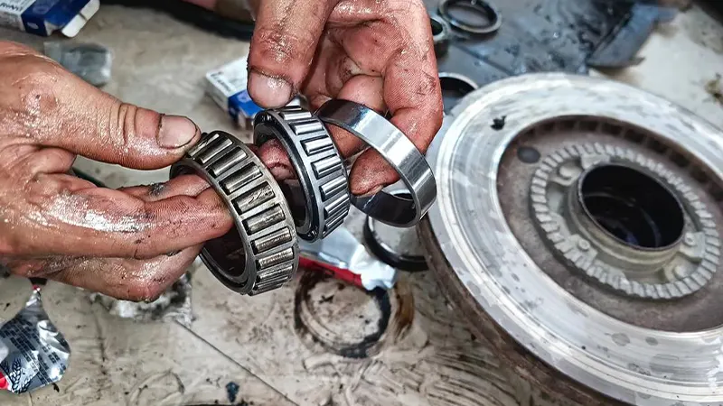 What are the pitfalls that need to be avoided for the maintenance of bearings?
